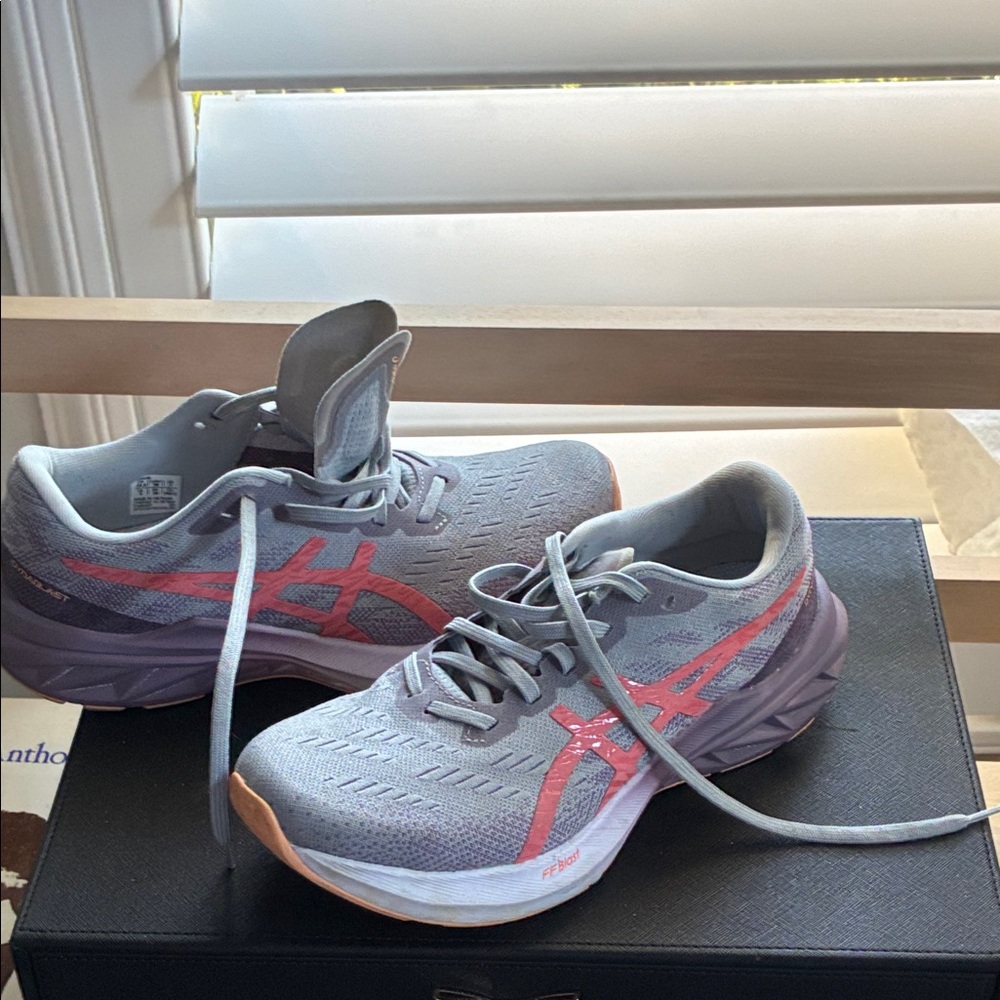Asics Women's Light Gray and Coral Lace-Up Running Sneakers size 7 excellent - Picture 5 of 8